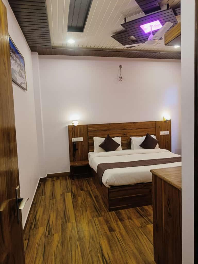 Hotel Kasauli View Cafe Restaurant Open Terrace Mountain View Εξωτερικό φωτογραφία