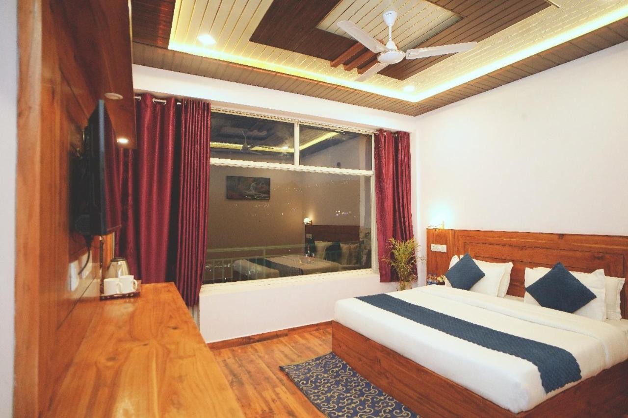 Hotel Kasauli View Cafe Restaurant Open Terrace Mountain View Εξωτερικό φωτογραφία